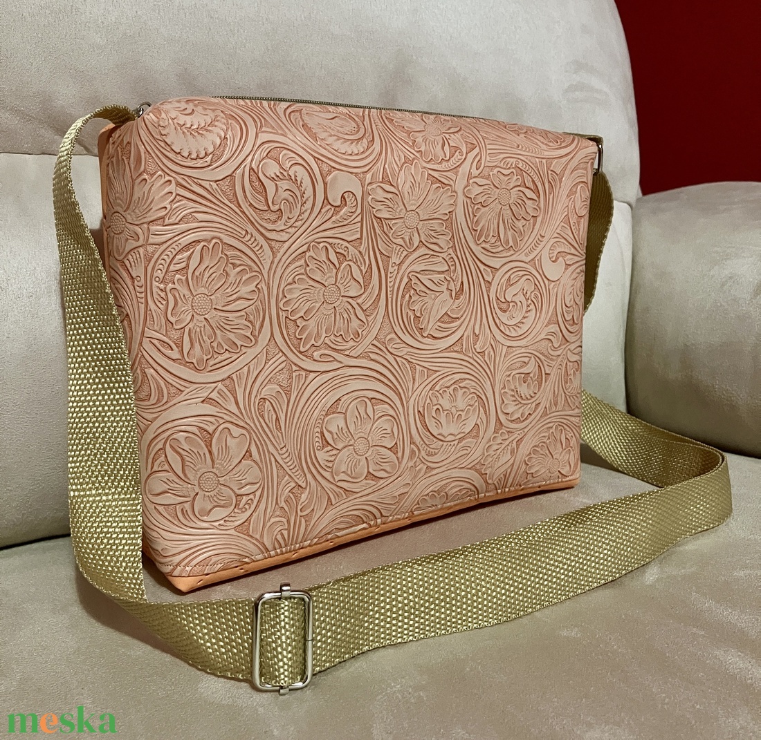 Barack műbőr crossbody táska - táska & tok - kézitáska & válltáska - vállon átvethető táska - Meska.hu