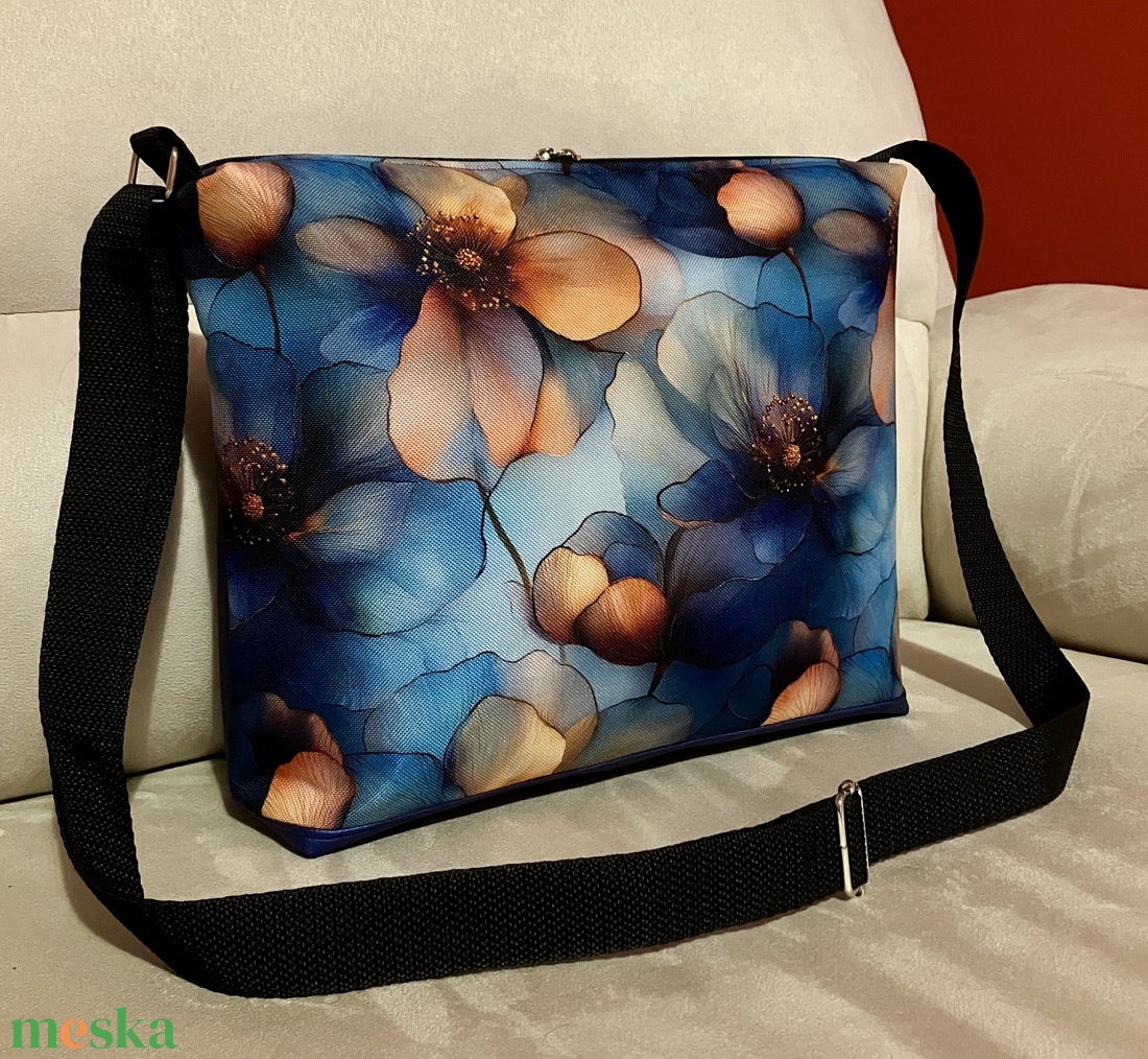 Kék-narancs virágos crossbody táska - táska & tok - kézitáska & válltáska - vállon átvethető táska - Meska.hu