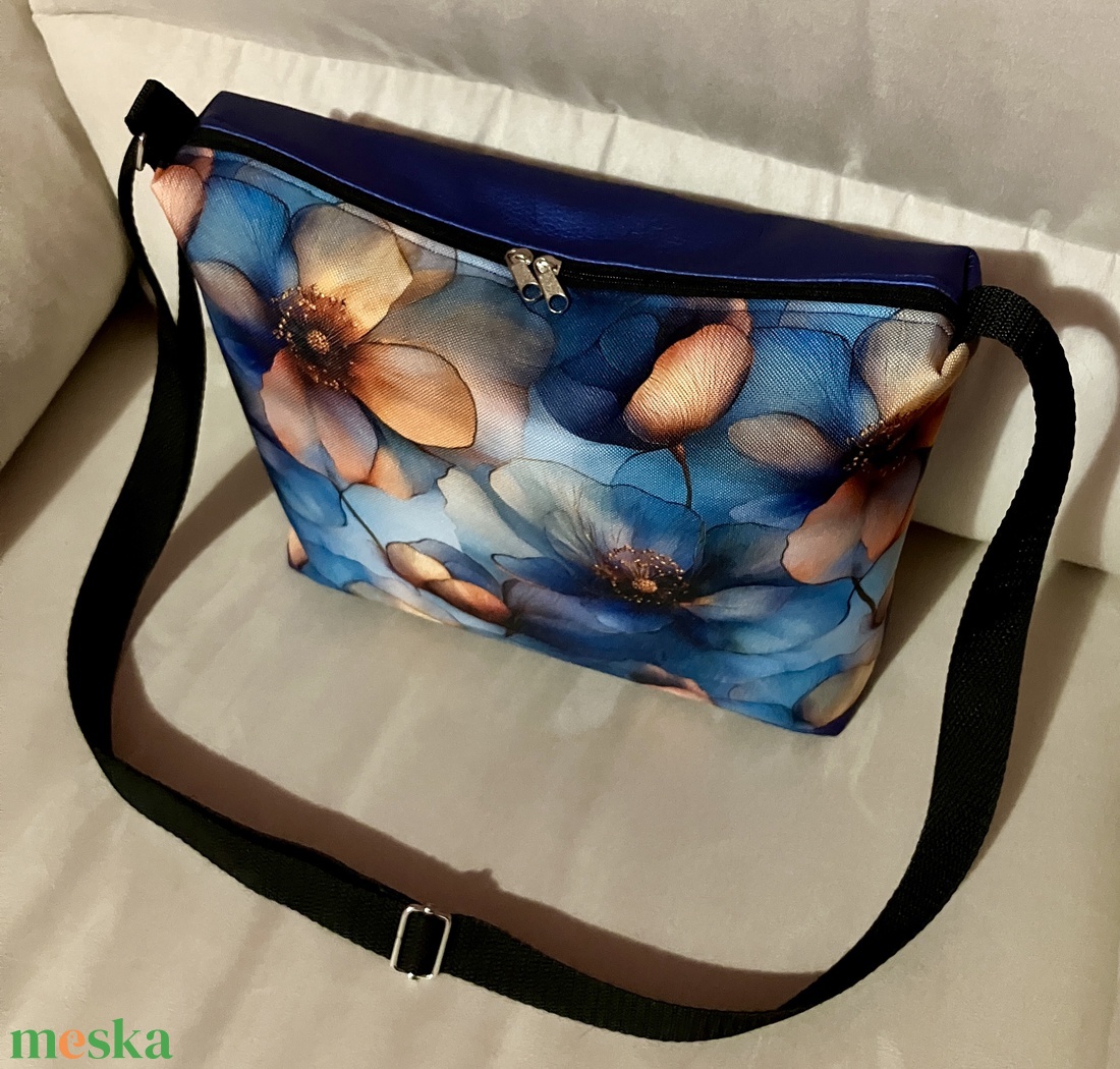 Kék-narancs virágos crossbody táska - táska & tok - kézitáska & válltáska - vállon átvethető táska - Meska.hu
