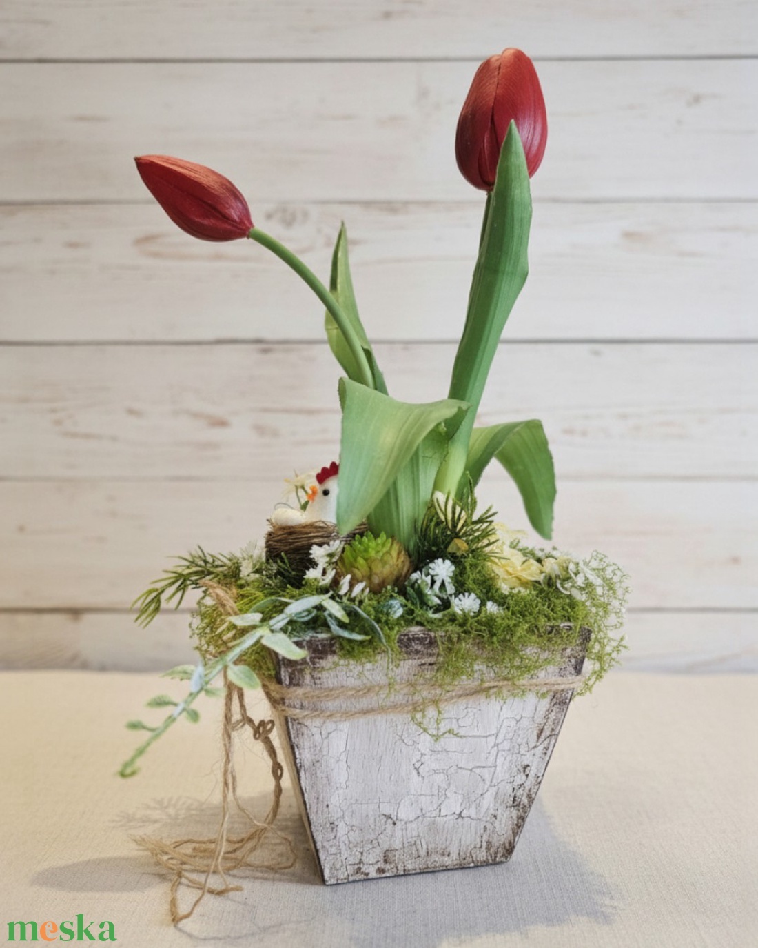 Csibefészek a tulipánok között � rusztikus tavaszi asztaldísz - ünnepi díszek, dekorációk - húsvéti díszek és dekorációk - húsvéti virágos díszek - Meska.hu