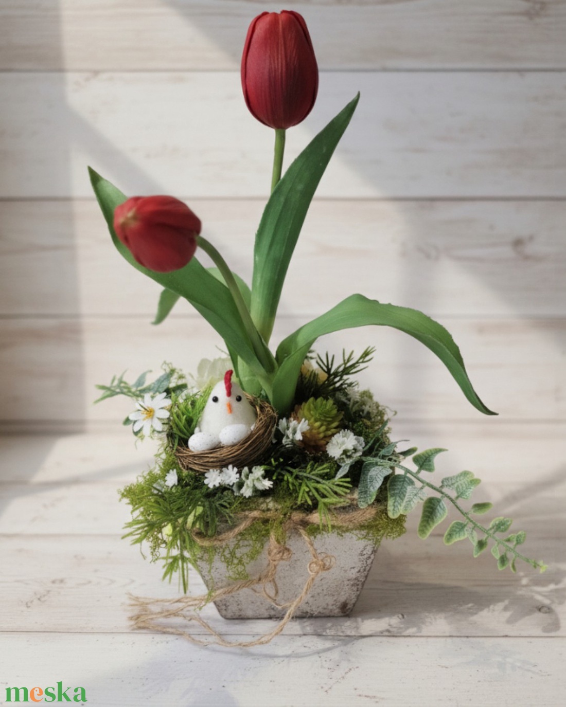 Csibefészek a tulipánok között � rusztikus tavaszi asztaldísz - ünnepi díszek, dekorációk - húsvéti díszek és dekorációk - húsvéti virágos díszek - Meska.hu