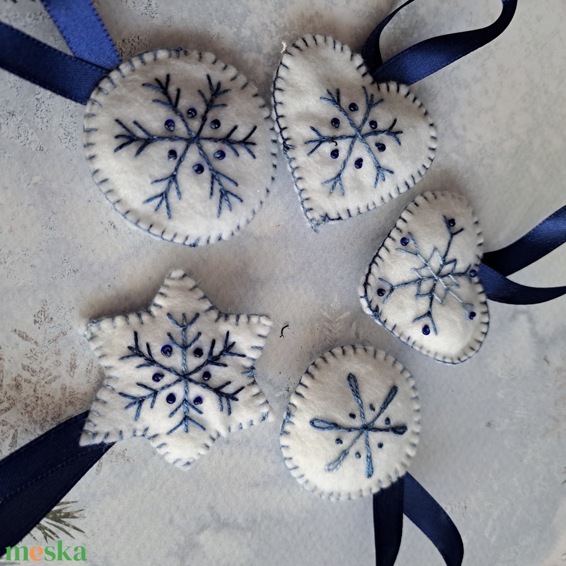 Hímzett karácsonyfadísz - kék - karácsony - karácsonyi lakásdekoráció - karácsonyfadíszek - Meska.hu