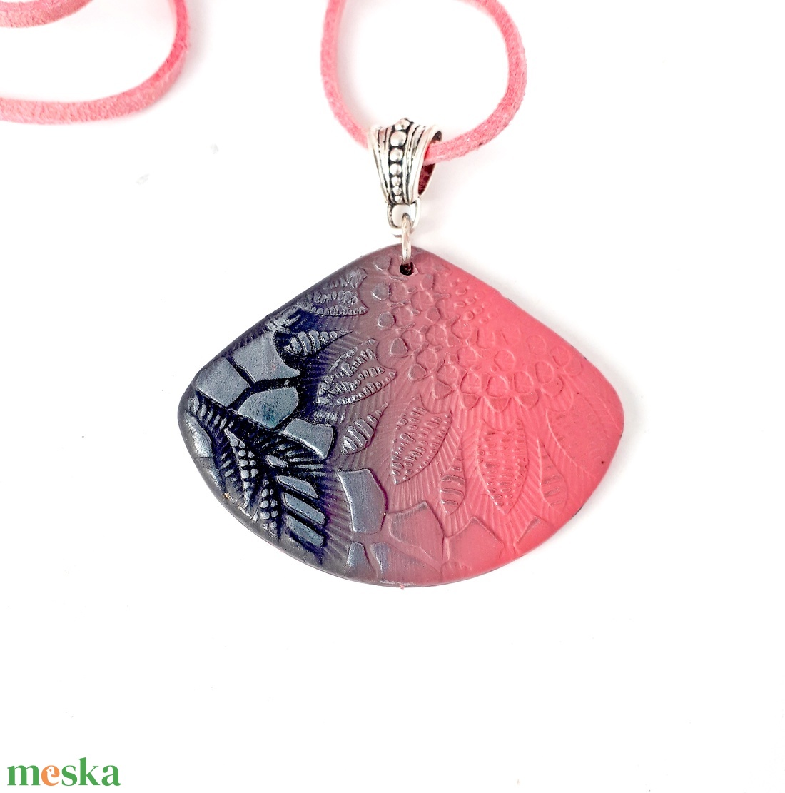 Színátmenetes medál, pink-szürke ékszergyurma medál - ékszer - nyaklánc - medálos nyaklánc - Meska.hu Színátmenetes medál, pink-szürke ékszergyurma medál - ékszer - nyaklánc - medálos nyaklánc - Meska.hu