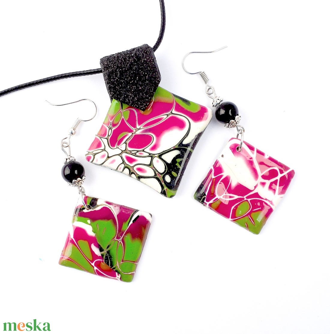 Pink-fekete szett ékszergyurmából - ékszer - ékszerszett - Meska.hu