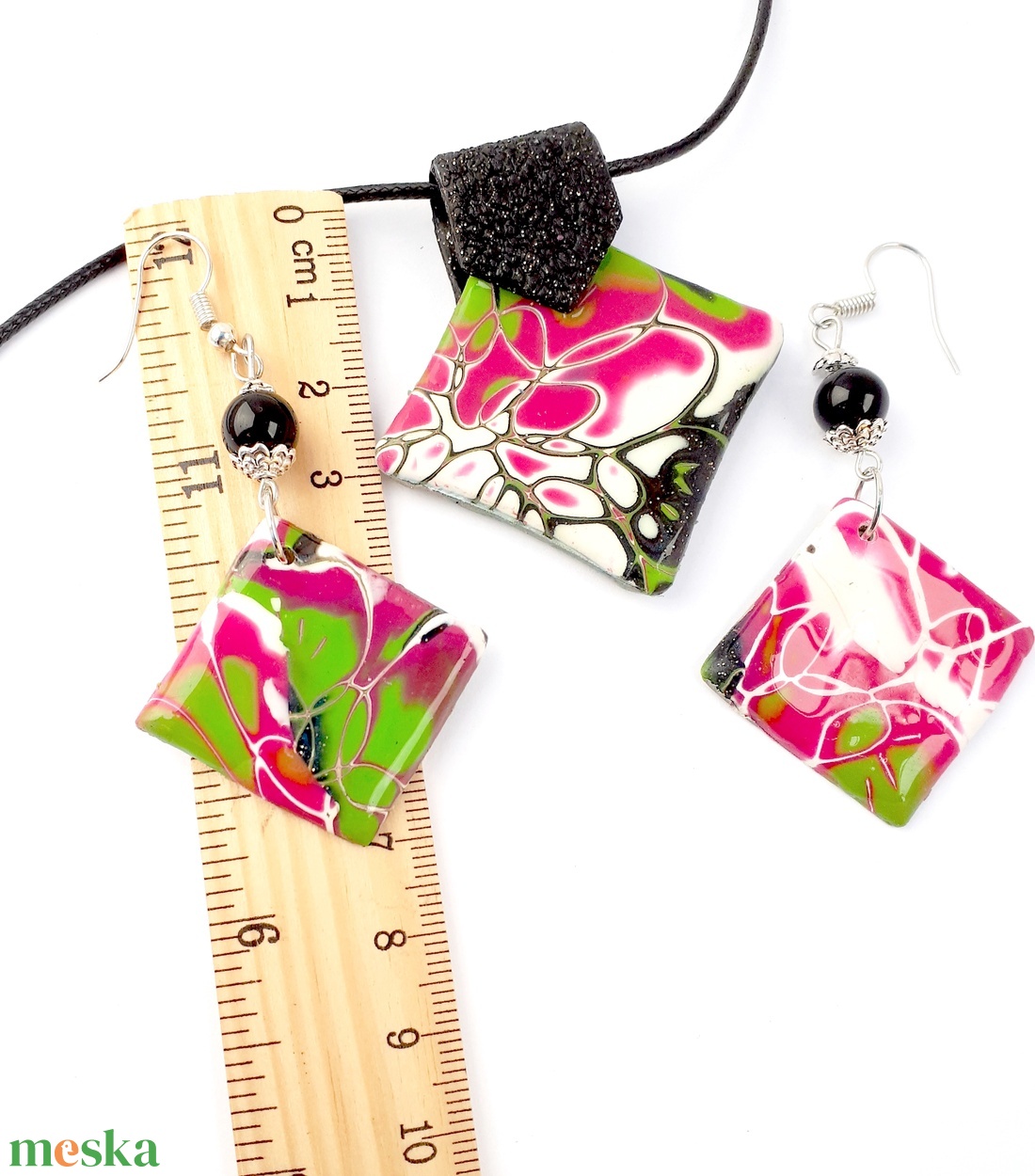 Pink-fekete szett ékszergyurmából - ékszer - ékszerszett - Meska.hu