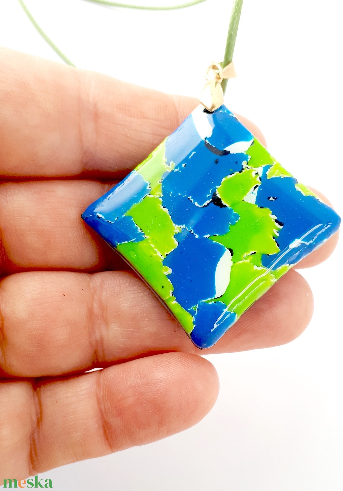 Kék-zöld medál, mozaikos ékszergyurma medál, színes, egyedi ajándék - ékszer - nyaklánc - medálos nyaklánc - Meska.hu