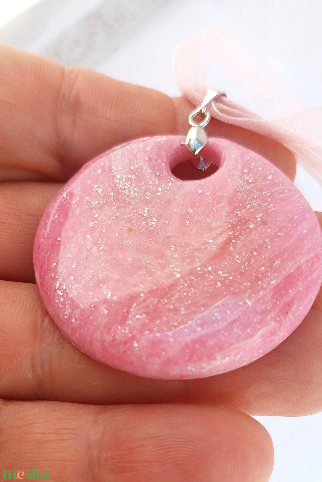 Rózsaszín medál, pink medálos nyaklánc - ékszer - nyaklánc - medálos nyaklánc - Meska.hu