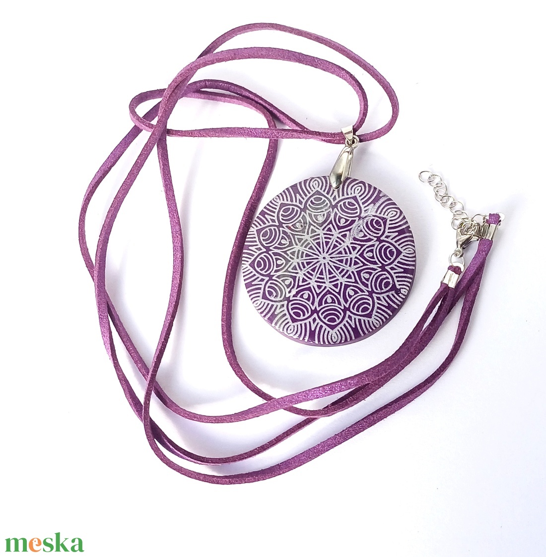 Mandala medál, lila nyaklánc mandala mintával - ékszer - nyaklánc - medálos nyaklánc - Meska.hu Mandala medál, lila nyaklánc mandala mintával - ékszer - nyaklánc - medálos nyaklánc - Meska.hu