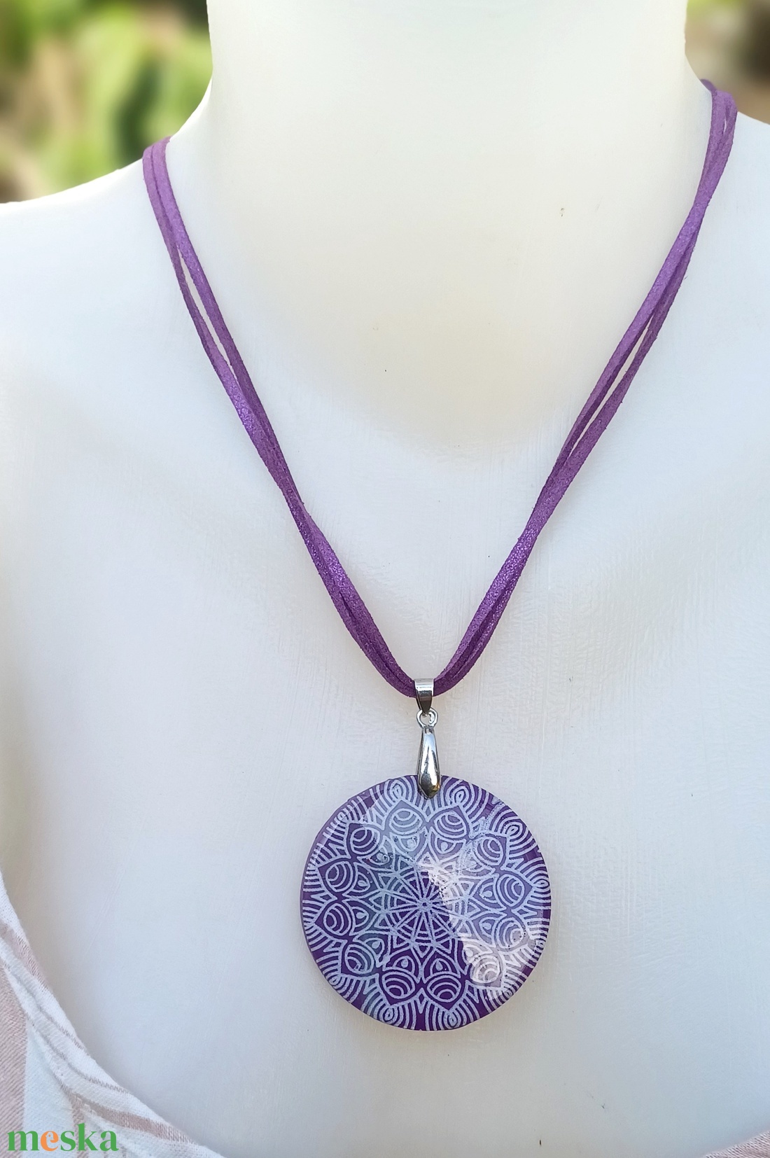 Mandala medál, lila nyaklánc mandala mintával - ékszer - nyaklánc - medálos nyaklánc - Meska.hu Mandala medál, lila nyaklánc mandala mintával - ékszer - nyaklánc - medálos nyaklánc - Meska.hu