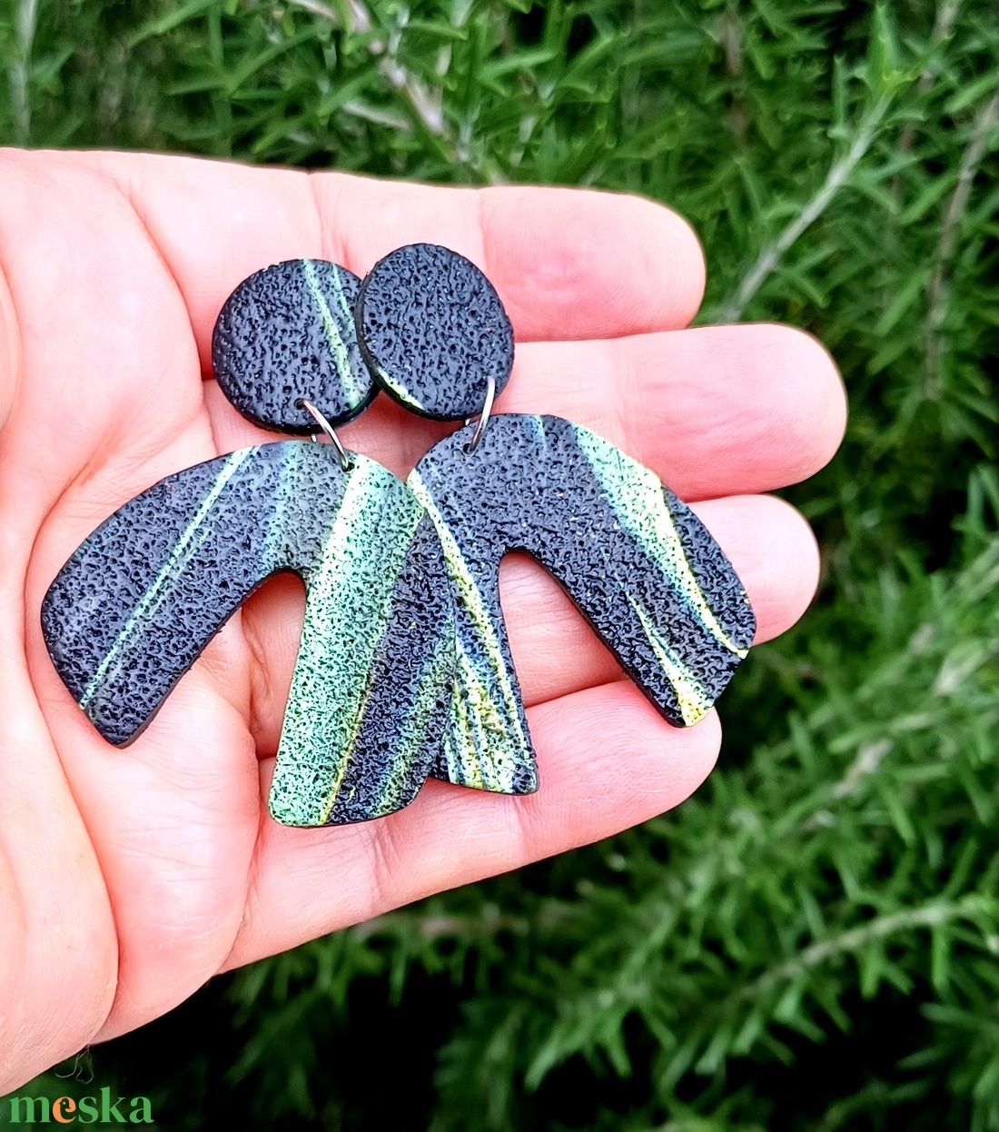 Zöld-fekete fülbevaló - ékszer - fülbevaló - lógó fülbevaló - Meska.hu