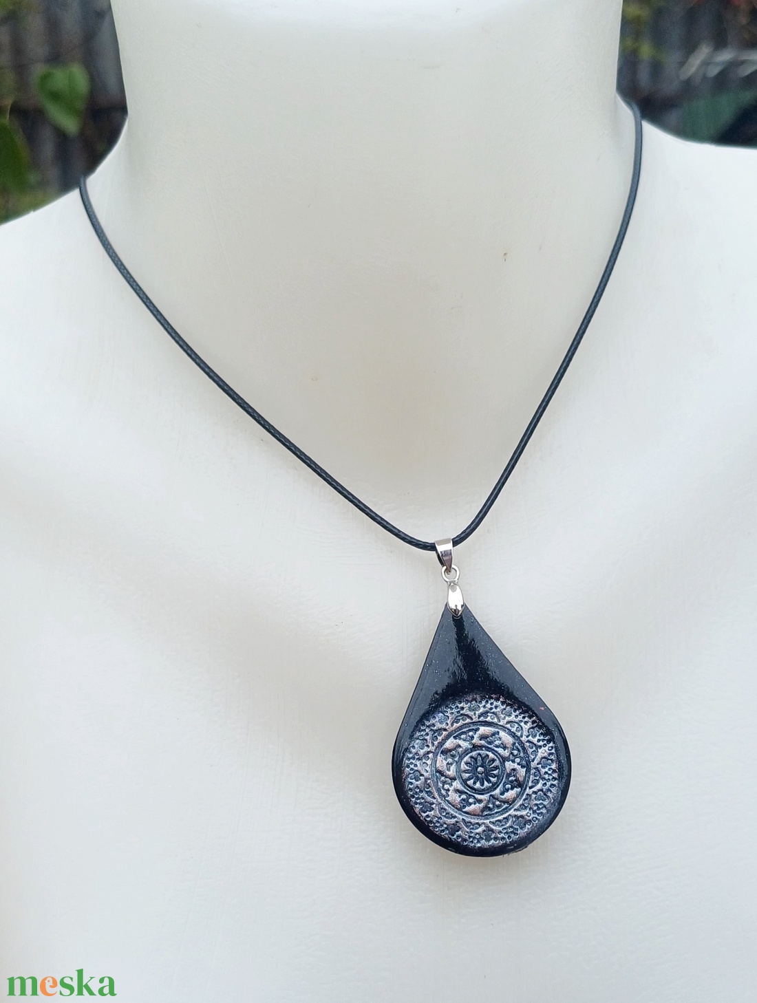 Fekete csepp medálos nyaklánc - ékszer - nyaklánc - medálos nyaklánc - Meska.hu