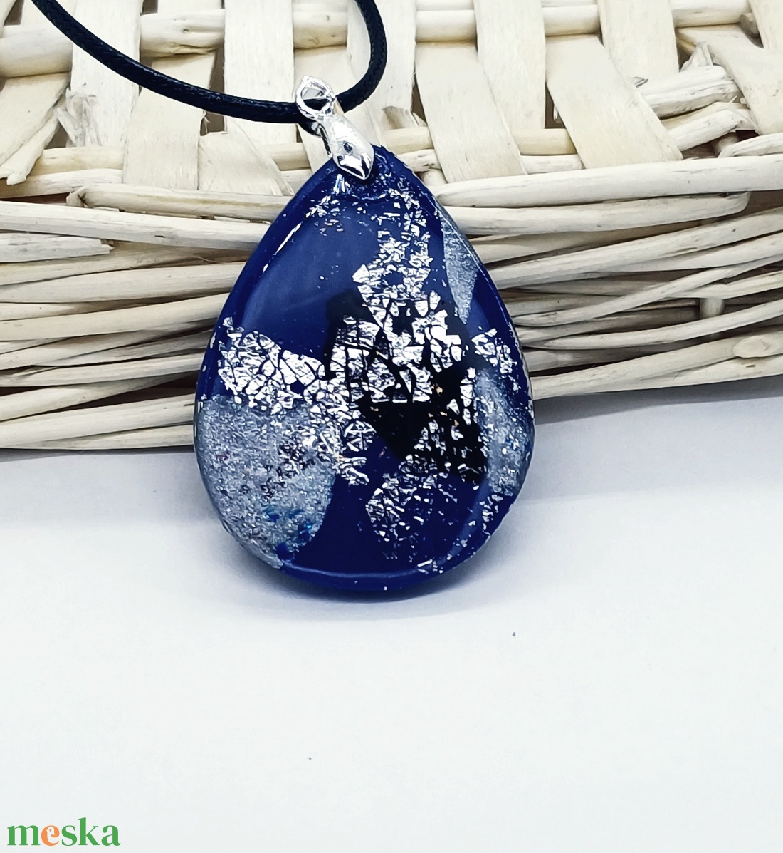 Kék-ezüst nyaklánc, sühető gyurma medál - ékszer - nyaklánc - medálos nyaklánc - Meska.hu