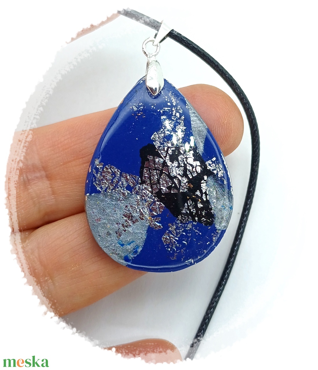 Kék-ezüst nyaklánc, sühető gyurma medál - ékszer - nyaklánc - medálos nyaklánc - Meska.hu