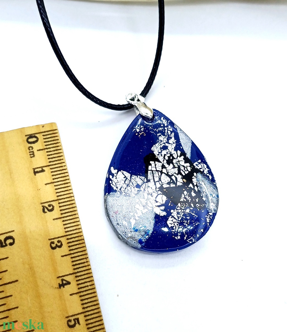 Kék-ezüst nyaklánc, sühető gyurma medál - ékszer - nyaklánc - medálos nyaklánc - Meska.hu