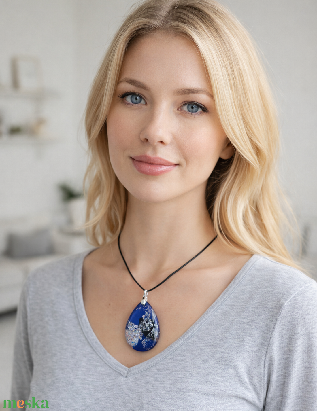 Kék-ezüst nyaklánc, sühető gyurma medál - ékszer - nyaklánc - medálos nyaklánc - Meska.hu