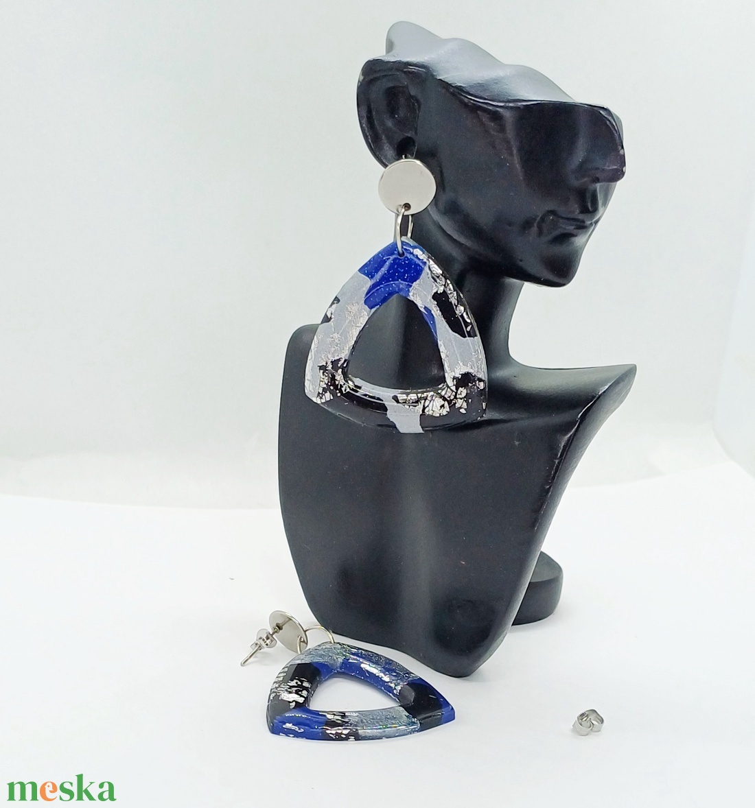Kék-ezüst fülbevaló süthető gyurmából - ékszer - fülbevaló - lógó fülbevaló - Meska.hu