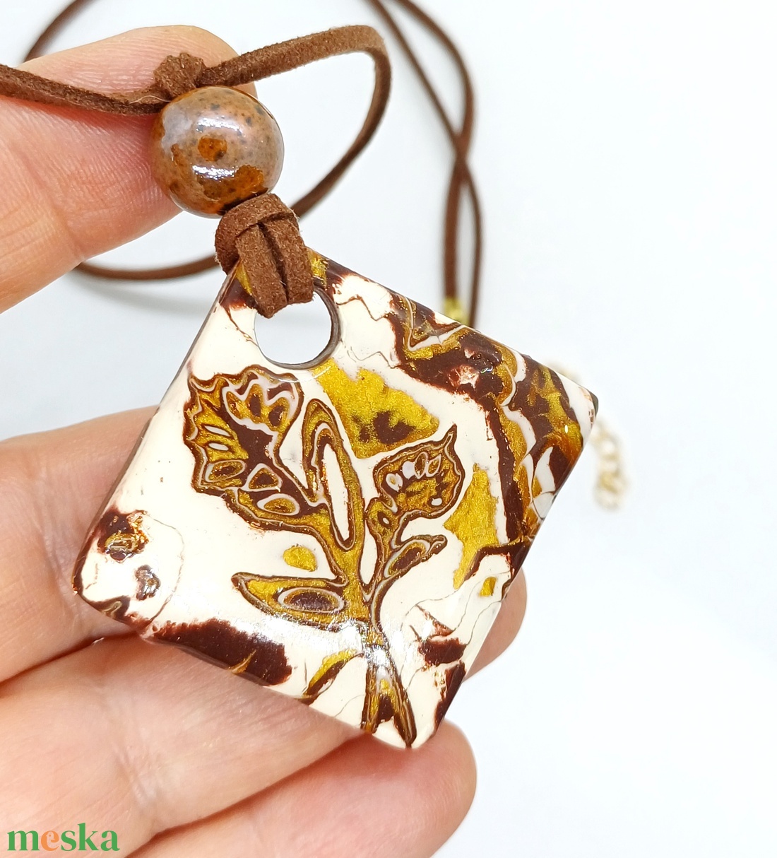 Barna-krém nyaklánc, ékszergyurma medál - ékszer - nyaklánc - medálos nyaklánc - Meska.hu