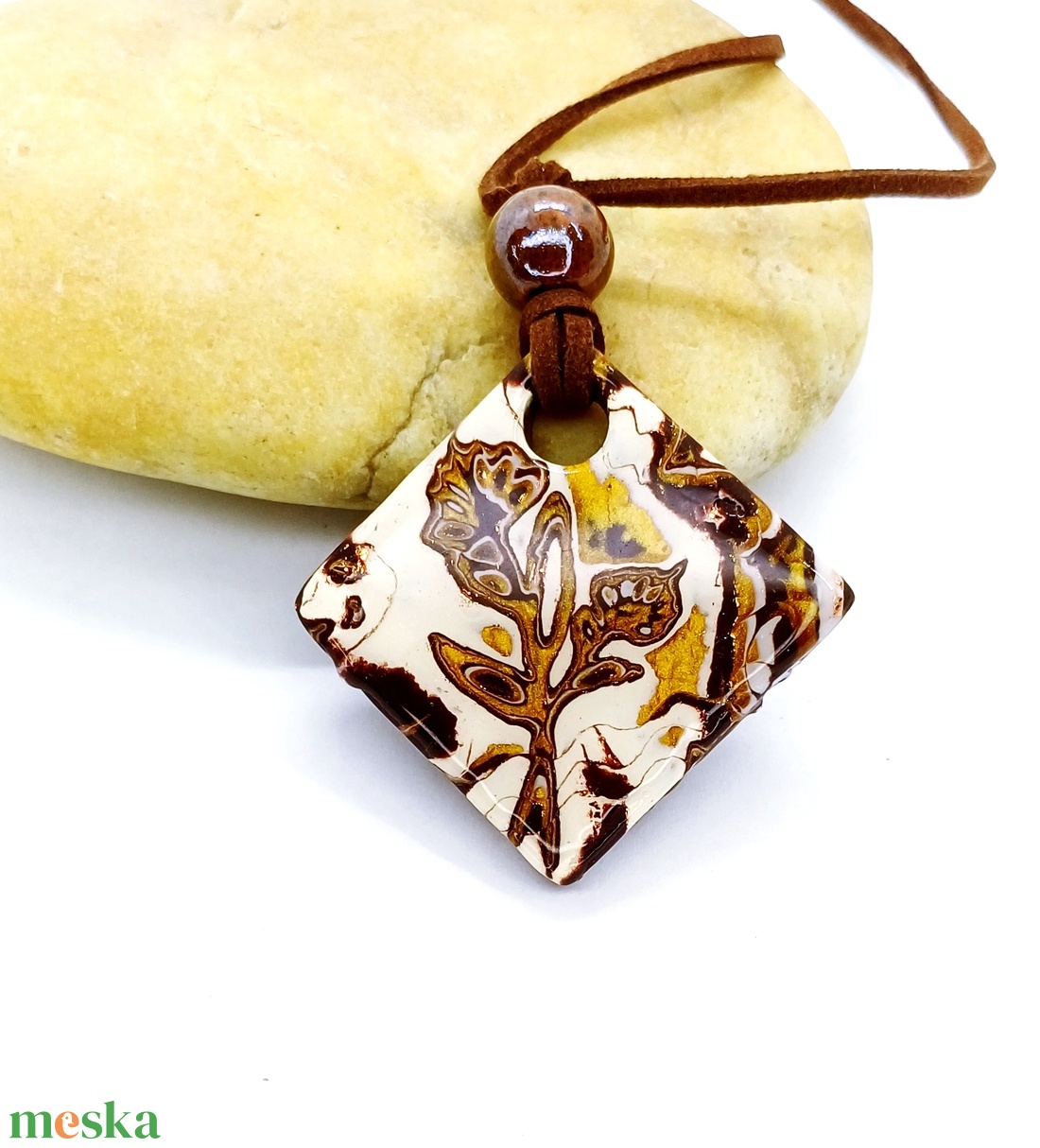 Barna-krém nyaklánc, ékszergyurma medál - ékszer - nyaklánc - medálos nyaklánc - Meska.hu