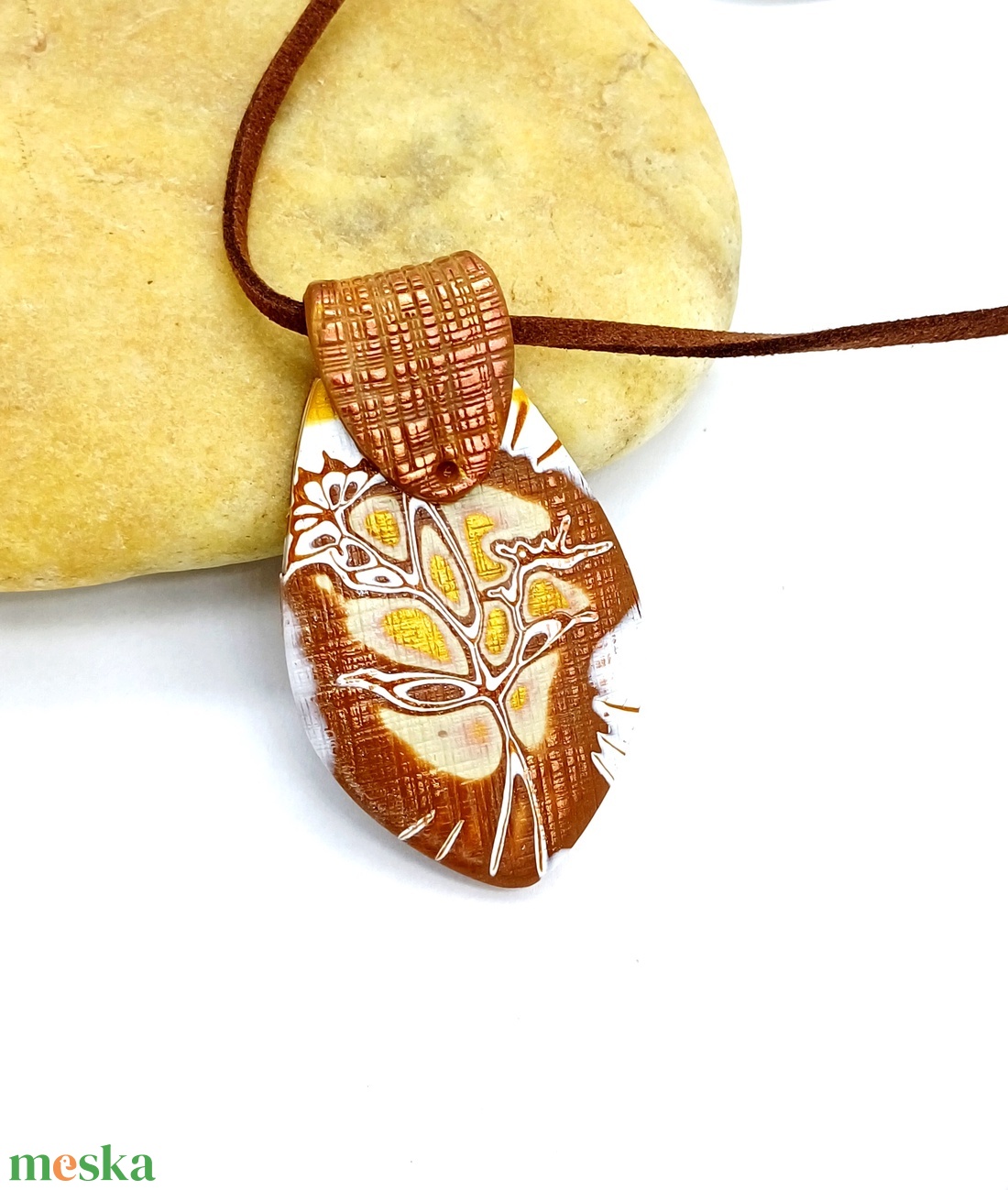 Barna-krém hosszúkás nyaklánc - ékszer - nyaklánc - medálos nyaklánc - Meska.hu