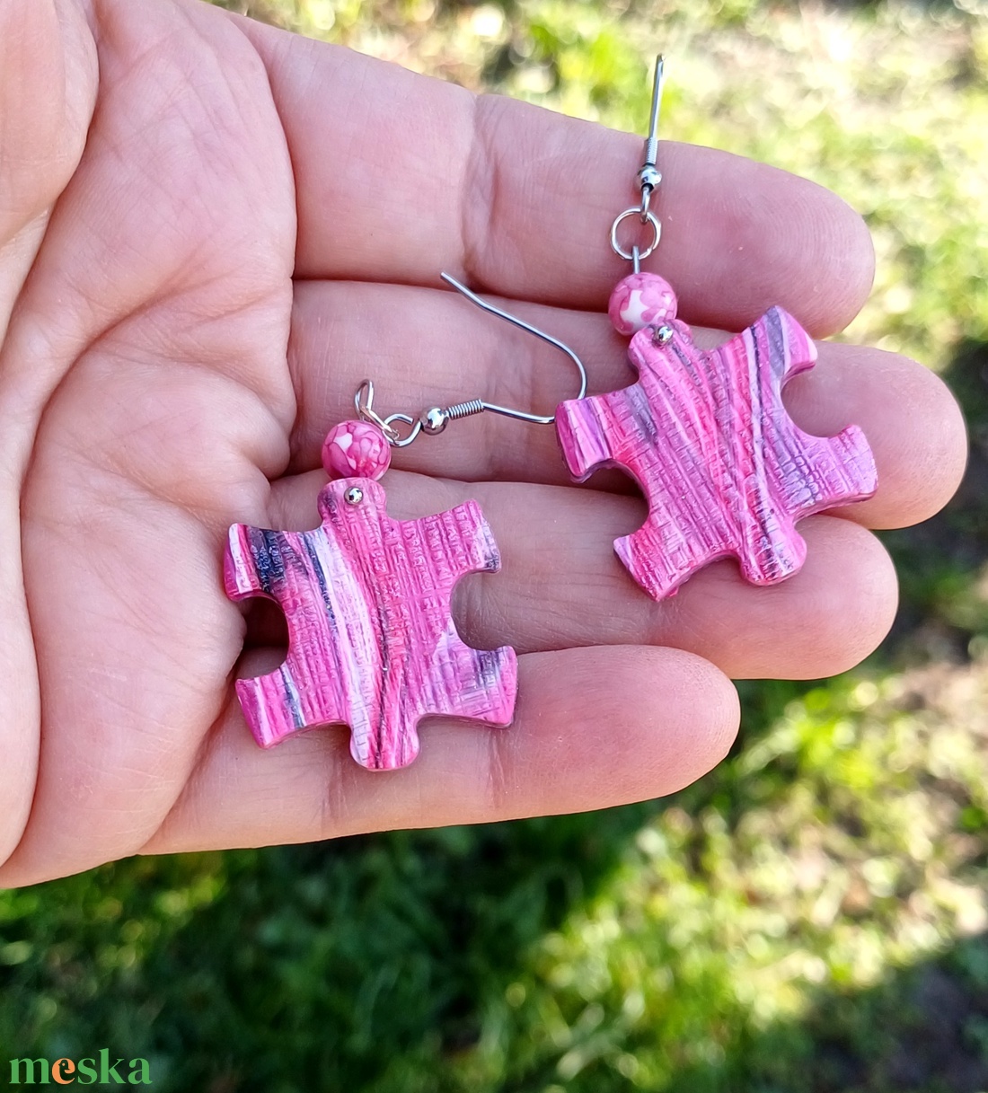 pink puzzle fülbevaló süthető gyurmából - ékszer - fülbevaló - lógó fülbevaló - Meska.hu