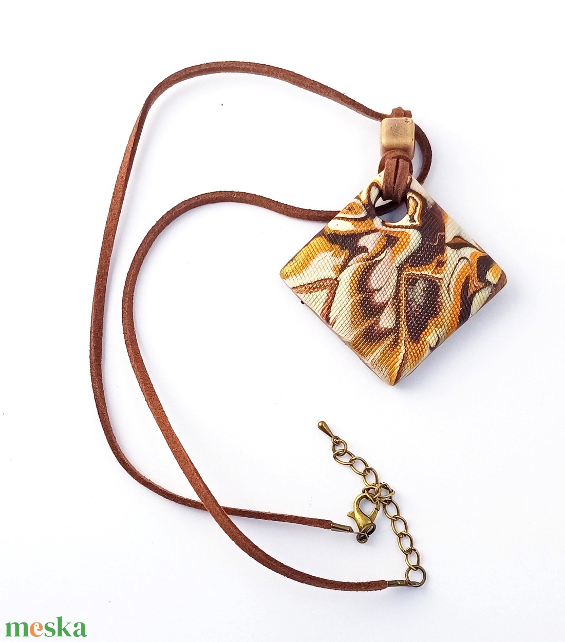 Barna-krém nyaklánc, ékszergyurma medál - ékszer - nyaklánc - medálos nyaklánc - Meska.hu