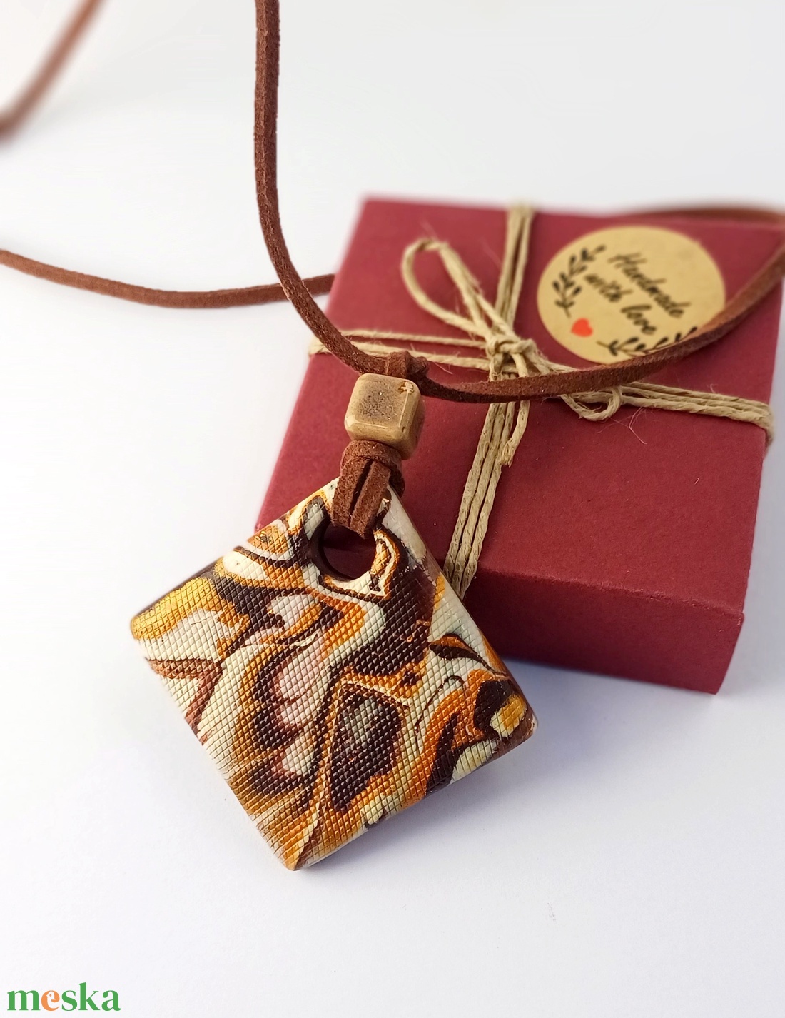 Barna-krém nyaklánc, ékszergyurma medál - ékszer - nyaklánc - medálos nyaklánc - Meska.hu