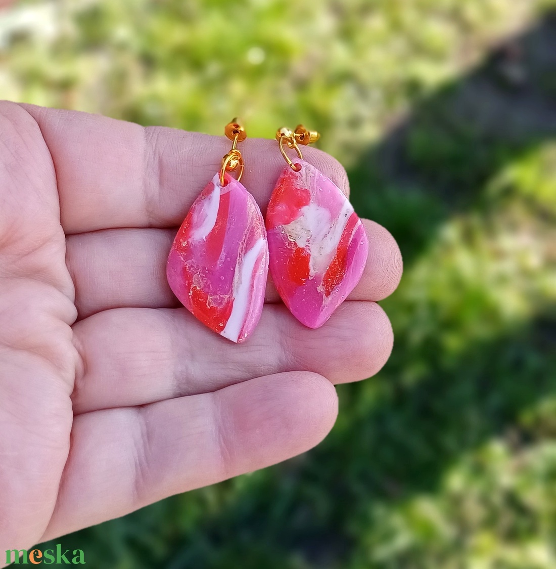 Piros-pink fülbevaló süthető gyurmából - ékszer - fülbevaló - lógó fülbevaló - Meska.hu