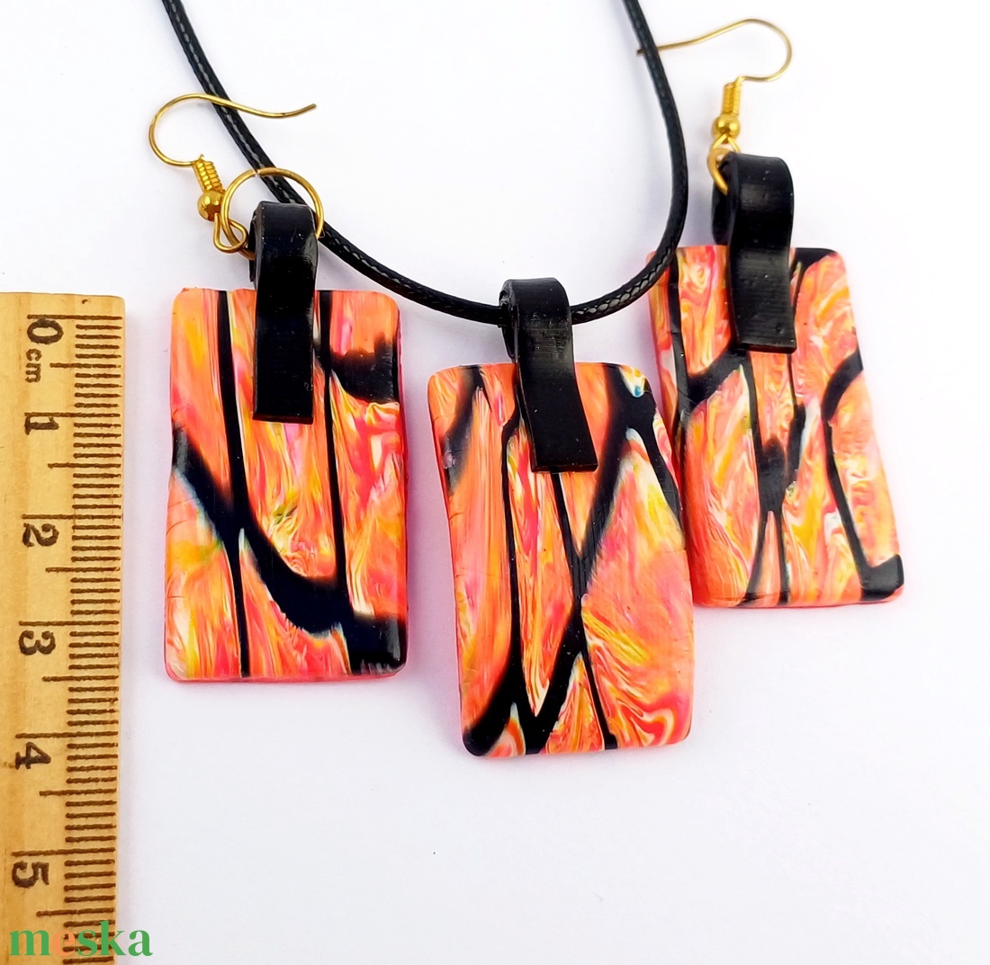 Narancs-fekete nyaklánc fülbevalókkal - ékszer - ékszerszett - Meska.hu