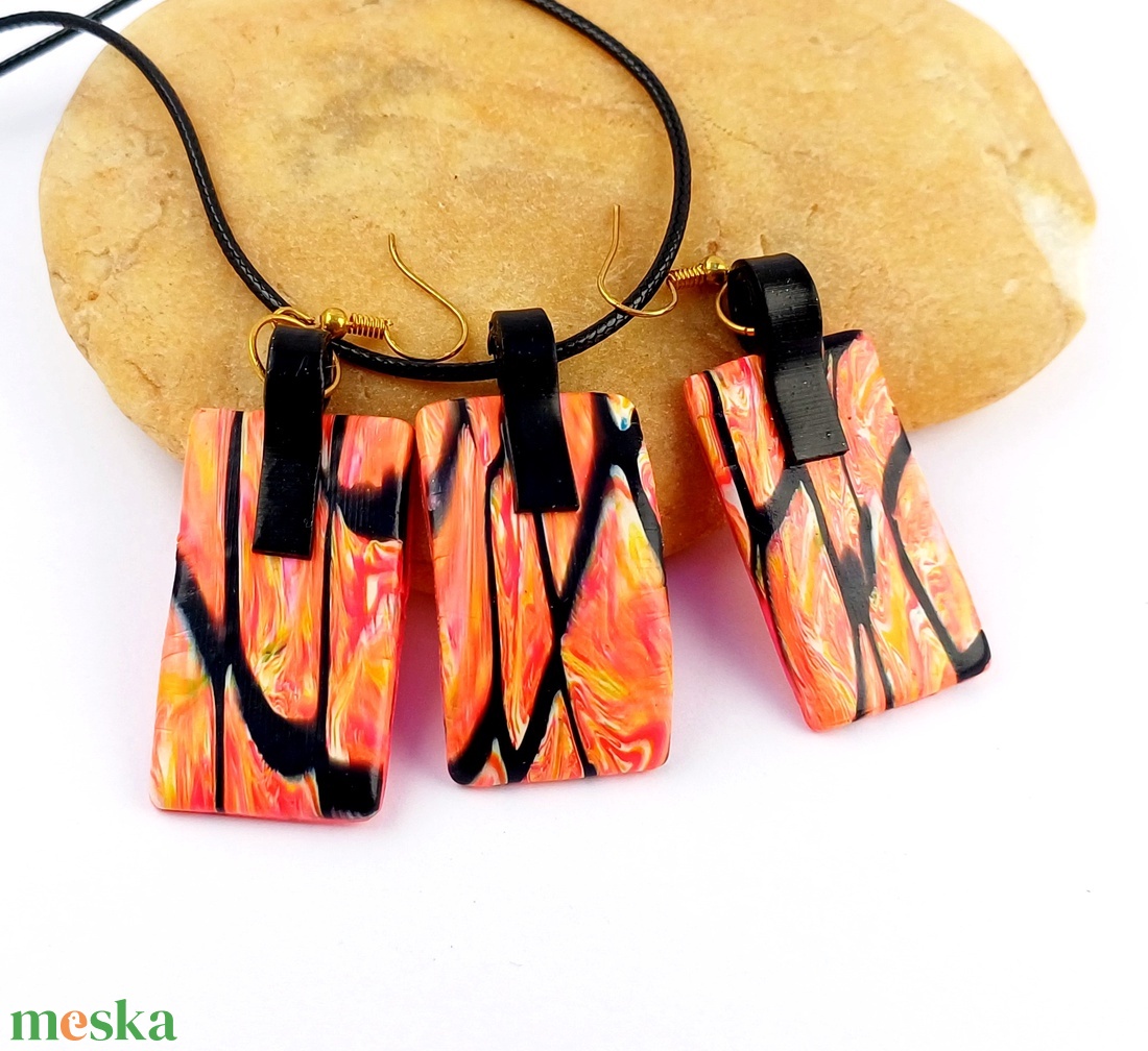 Narancs-fekete nyaklánc fülbevalókkal - ékszer - ékszerszett - Meska.hu