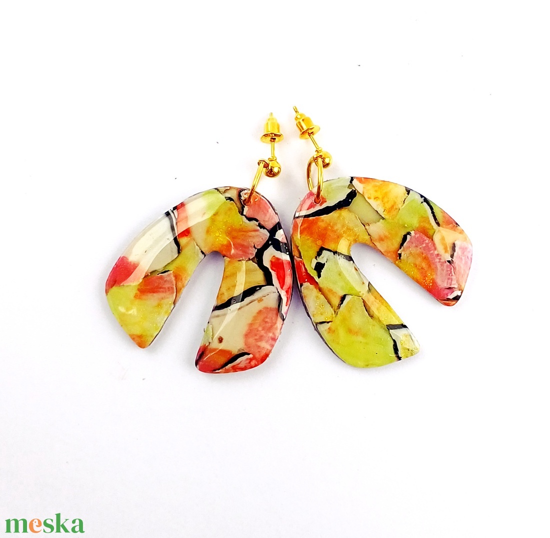 Vidám, színes fülbevalók ékszegyurmából - ékszer - fülbevaló - lógó fülbevaló - Meska.hu