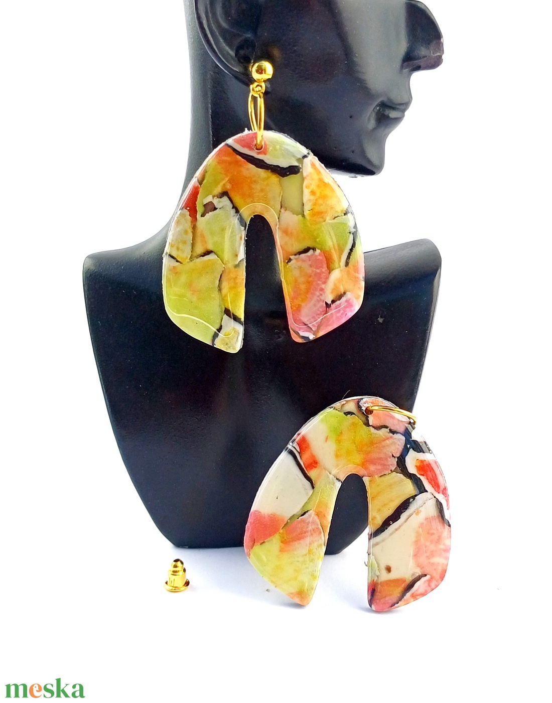 Vidám, színes fülbevalók ékszegyurmából - ékszer - fülbevaló - lógó fülbevaló - Meska.hu