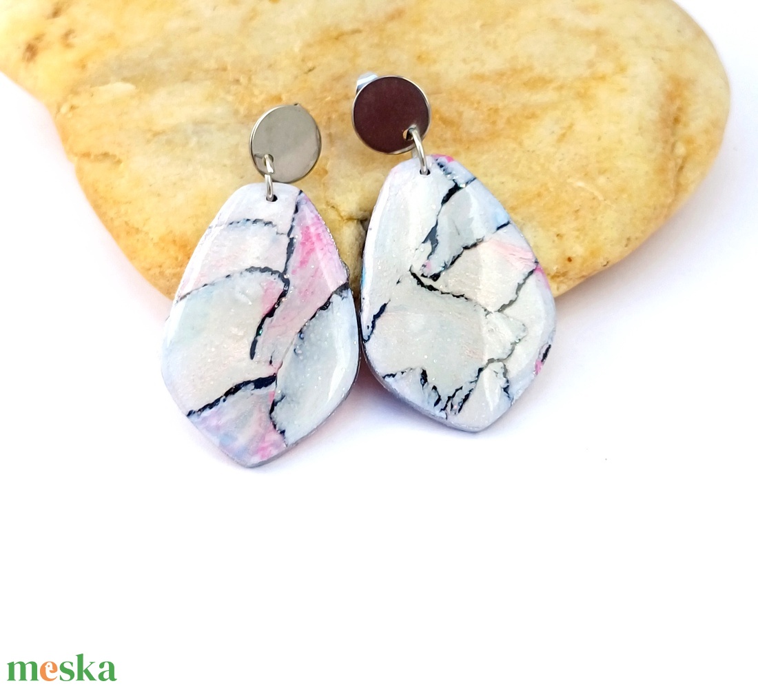 Fülbevaló finom pasztell színekkel - ékszer - fülbevaló - lógó fülbevaló - Meska.hu
