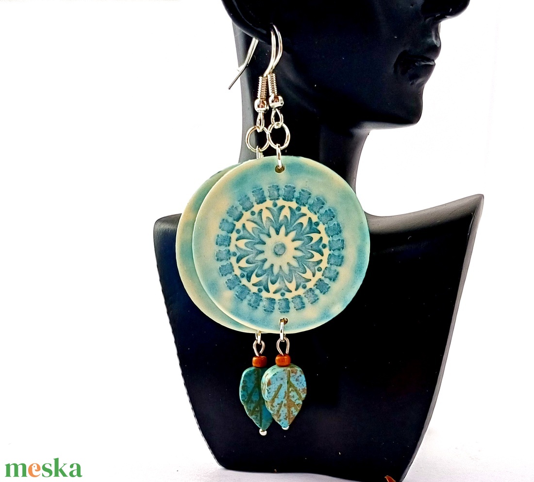 Türkizzöld kerek fülbevaló, mandala - ékszer - fülbevaló - lógó fülbevaló - Meska.hu