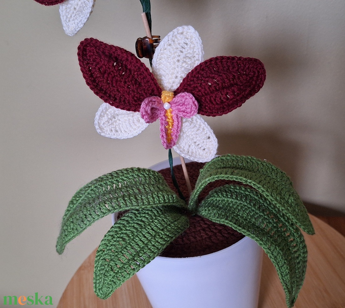 Horgolt orchidea kaspóban - bordó / fehér - otthon & életmód - dekoráció - dísztárgy - Meska.hu Horgolt orchidea kaspóban - bordó / fehér - otthon & életmód - dekoráció - dísztárgy - Meska.hu
