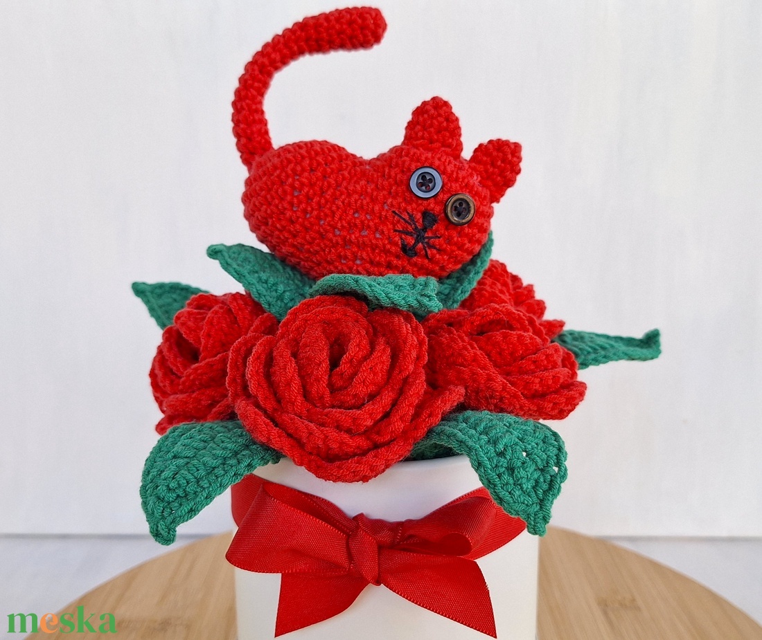 Rózsa doboz horgolt rózsákkal és cicával - otthon & életmód - dekoráció - dísztárgy - Meska.hu