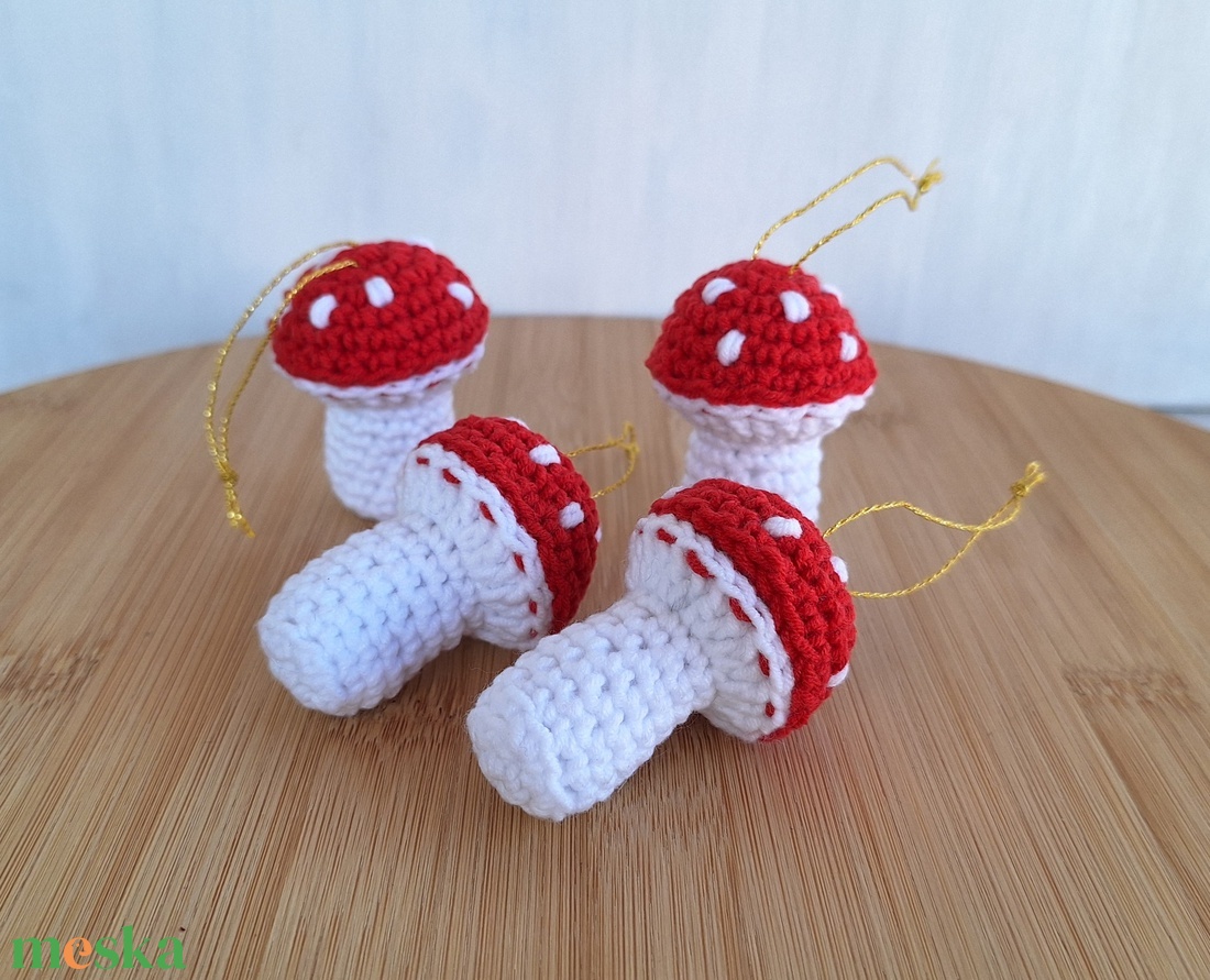 Horgolt gomba karácsonyfadísz  4 db-os szett - karácsony - karácsonyi lakásdekoráció - karácsonyfadíszek - Meska.hu