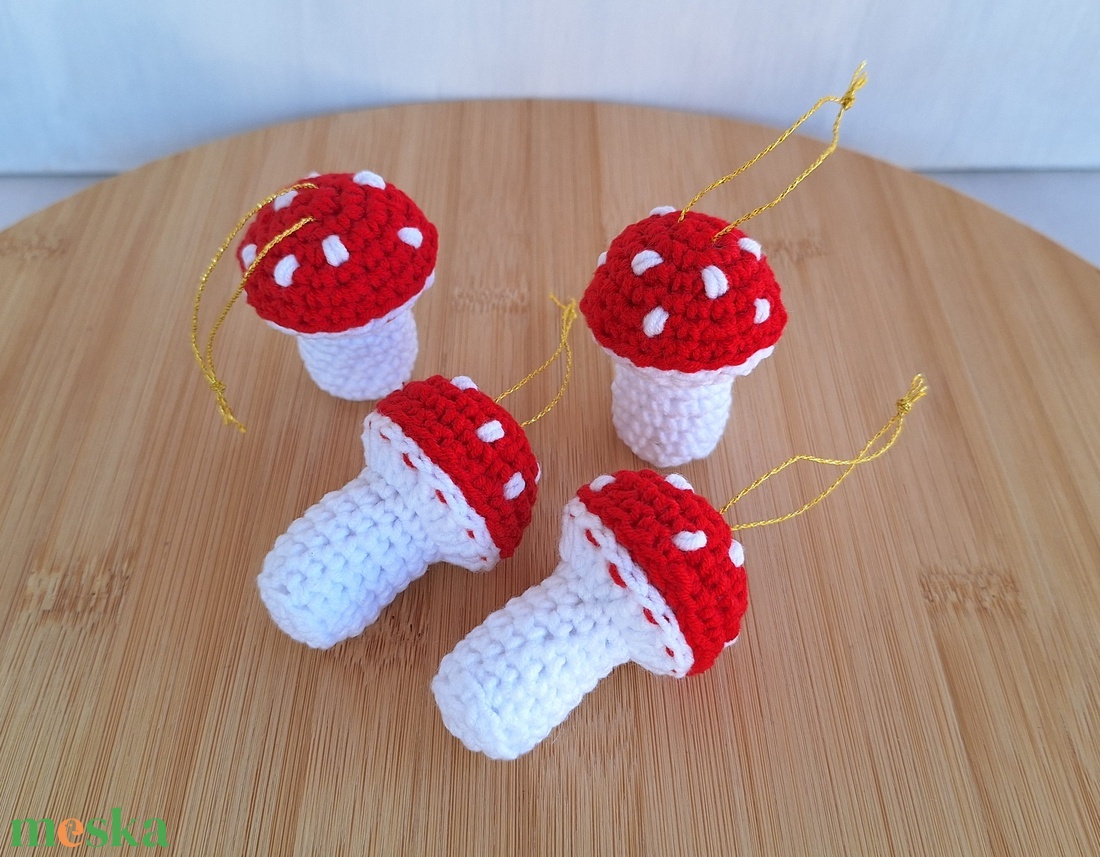 Horgolt gomba karácsonyfadísz  4 db-os szett - karácsony - karácsonyi lakásdekoráció - karácsonyfadíszek - Meska.hu