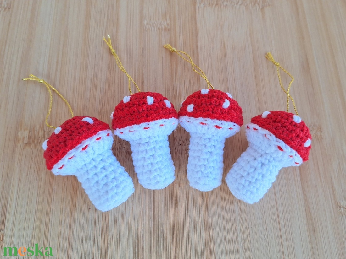 Horgolt gomba karácsonyfadísz  4 db-os szett - karácsony - karácsonyi lakásdekoráció - karácsonyfadíszek - Meska.hu