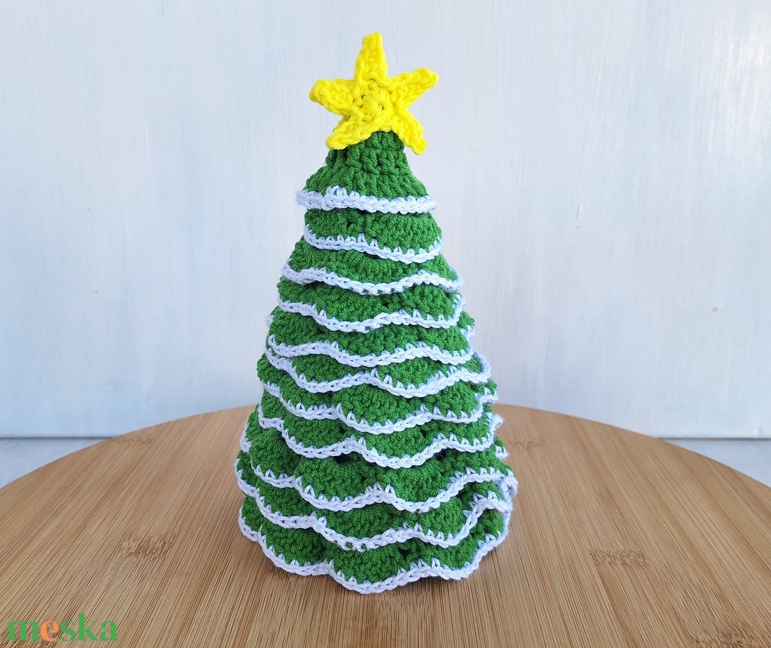 Horgolt karácsonyfa dekoráció - karácsony - karácsonyi lakásdekoráció - karácsonyfa, grincsfa - Meska.hu