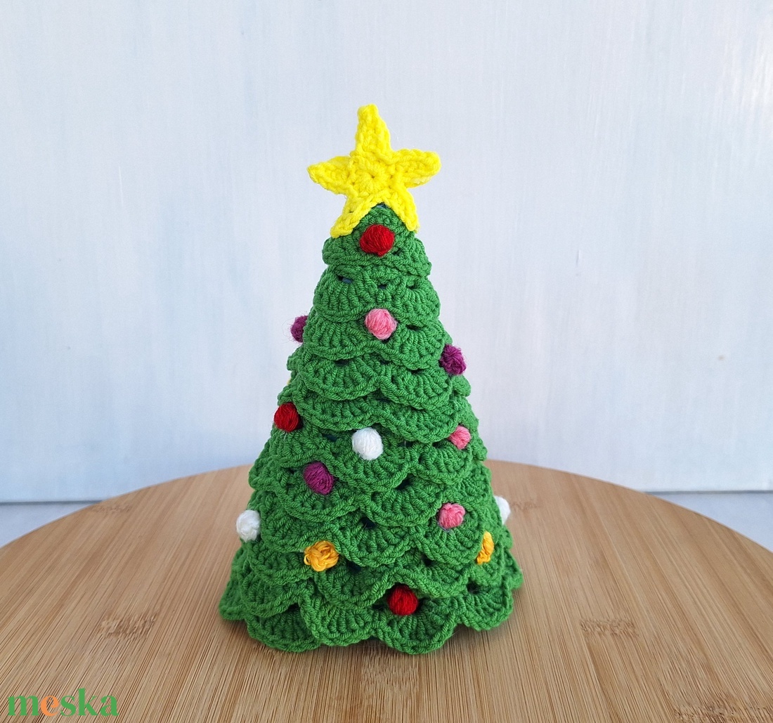 Horgolt karácsonyfa dekoráció - karácsony - karácsonyi lakásdekoráció - karácsonyfa, grincsfa - Meska.hu