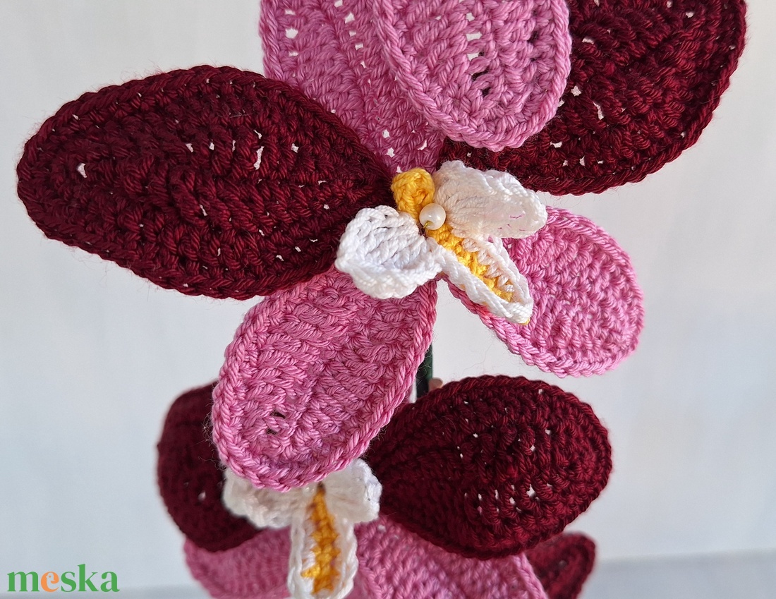 Horgolt orchidea kaspóban - bordó / rózsaszín - otthon & életmód - dekoráció - dísztárgy - Meska.hu