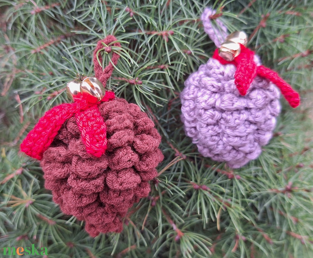 Horgolt toboz karácsonyfadísz csengettyűvel - 2 db-os szett - karácsony - karácsonyi lakásdekoráció - karácsonyfadíszek - Meska.hu