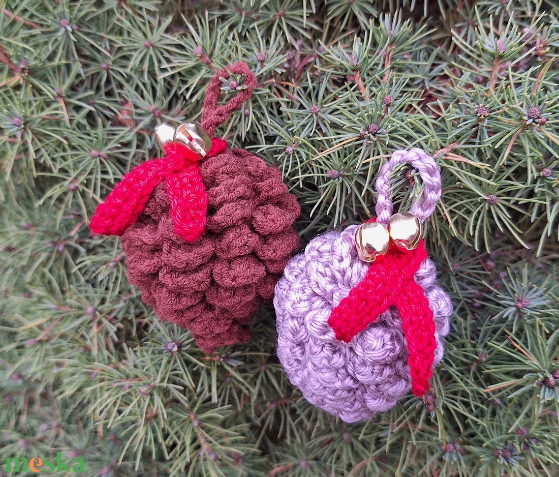 Horgolt toboz karácsonyfadísz csengettyűvel - 2 db-os szett - karácsony - karácsonyi lakásdekoráció - karácsonyfadíszek - Meska.hu