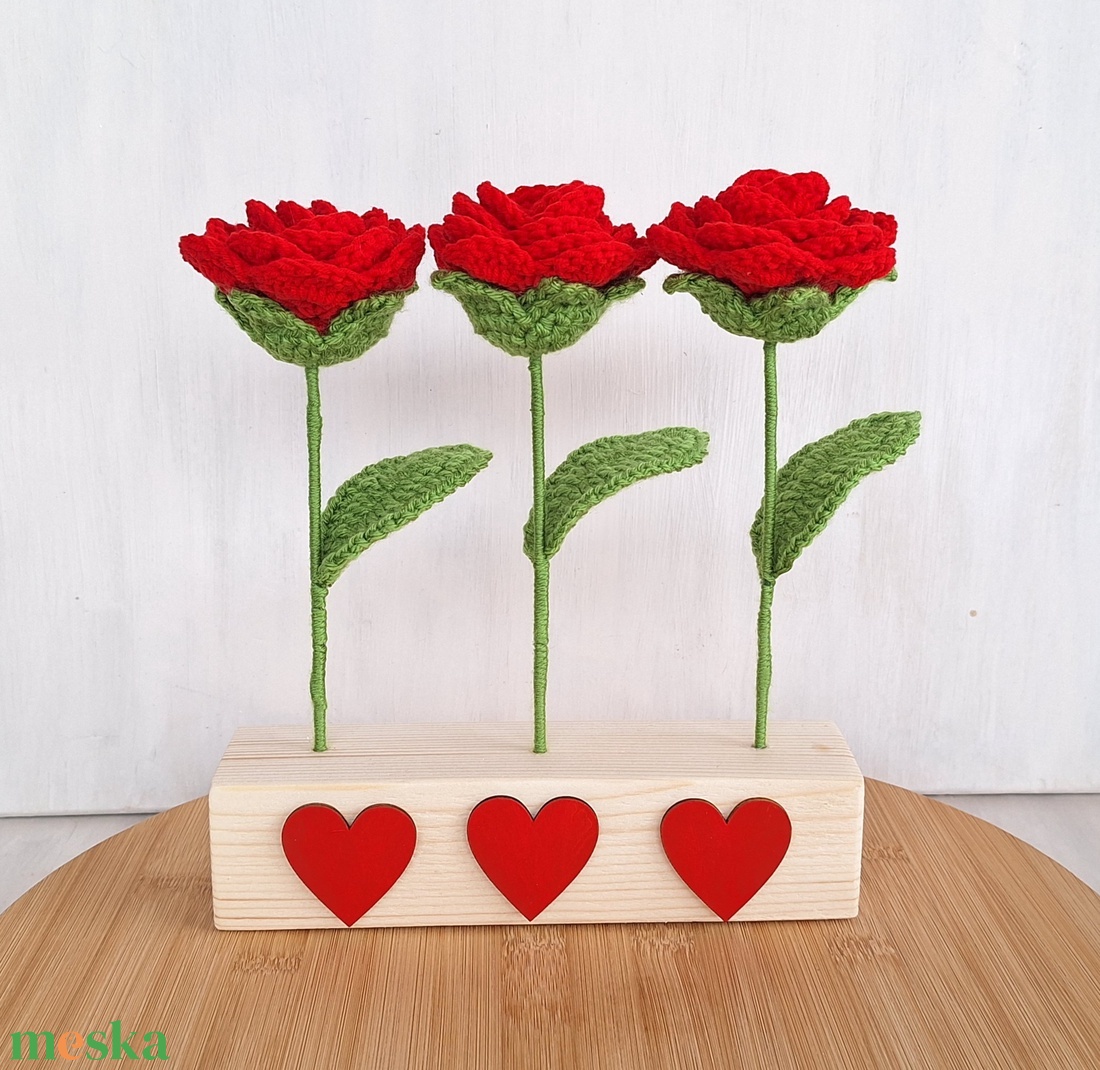 Horgolt rózsás asztali dísz - otthon & életmód - dekoráció - asztal és polc dekoráció - asztaldísz - Meska.hu