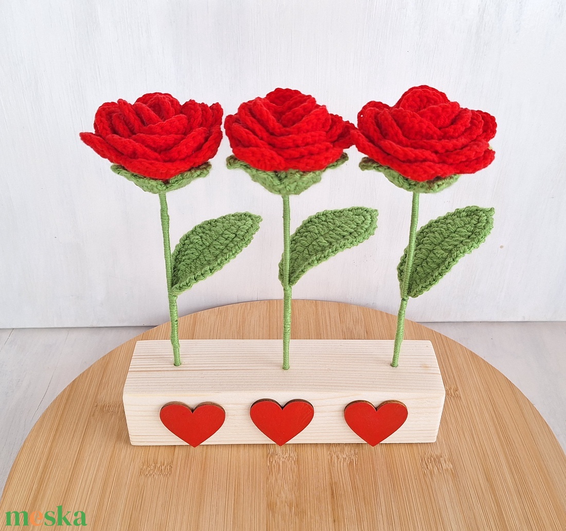 Horgolt rózsás asztali dísz - otthon & életmód - dekoráció - asztal és polc dekoráció - asztaldísz - Meska.hu