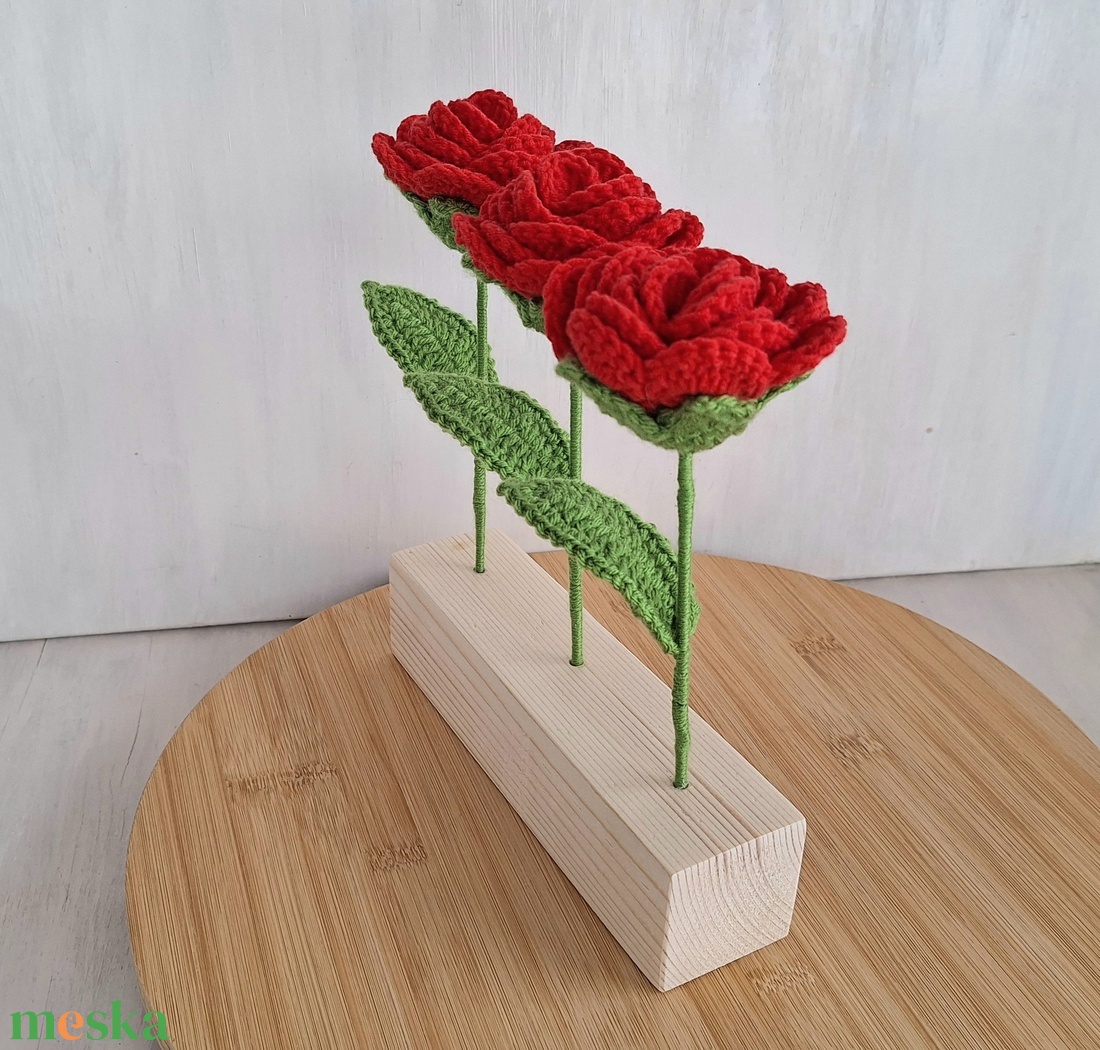 Horgolt rózsás asztali dísz - otthon & életmód - dekoráció - asztal és polc dekoráció - asztaldísz - Meska.hu