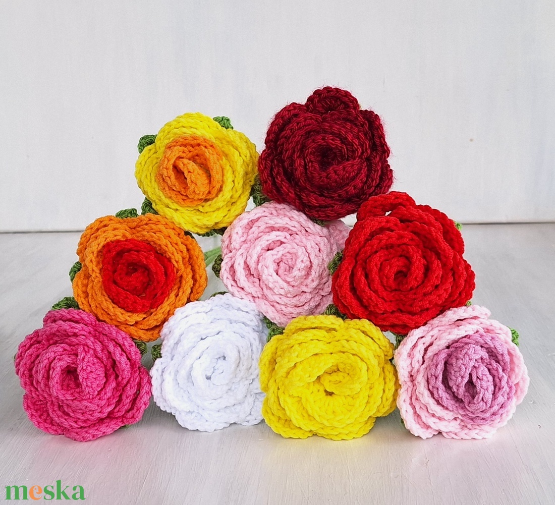 Horgolt rózsa - otthon & életmód - virágdekoráció - virágok - szálas virág - Meska.hu