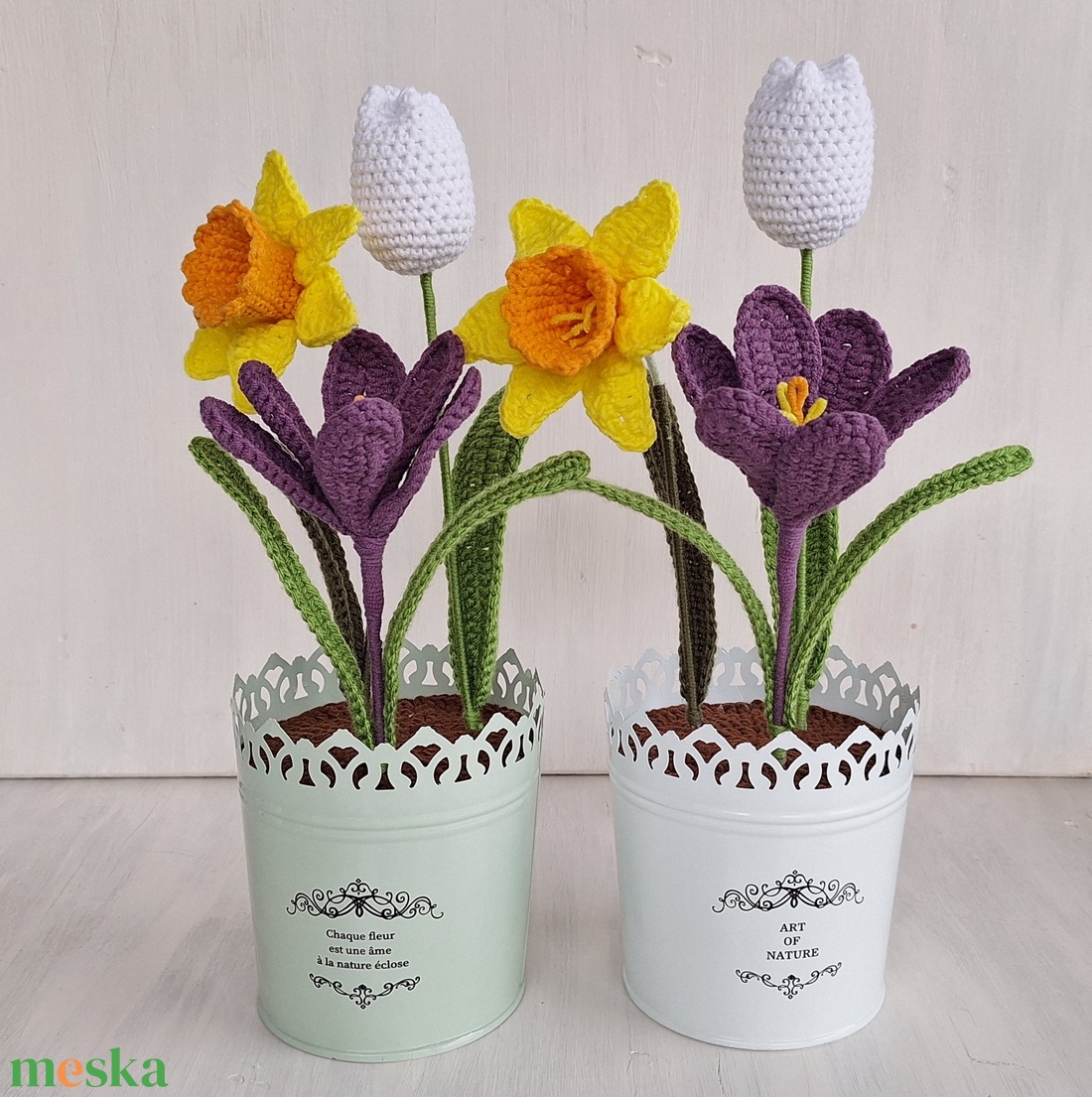 Horgolt tavaszi virágok fém kaspóban - otthon & életmód - dekoráció - asztal és polc dekoráció - asztaldísz - Meska.hu