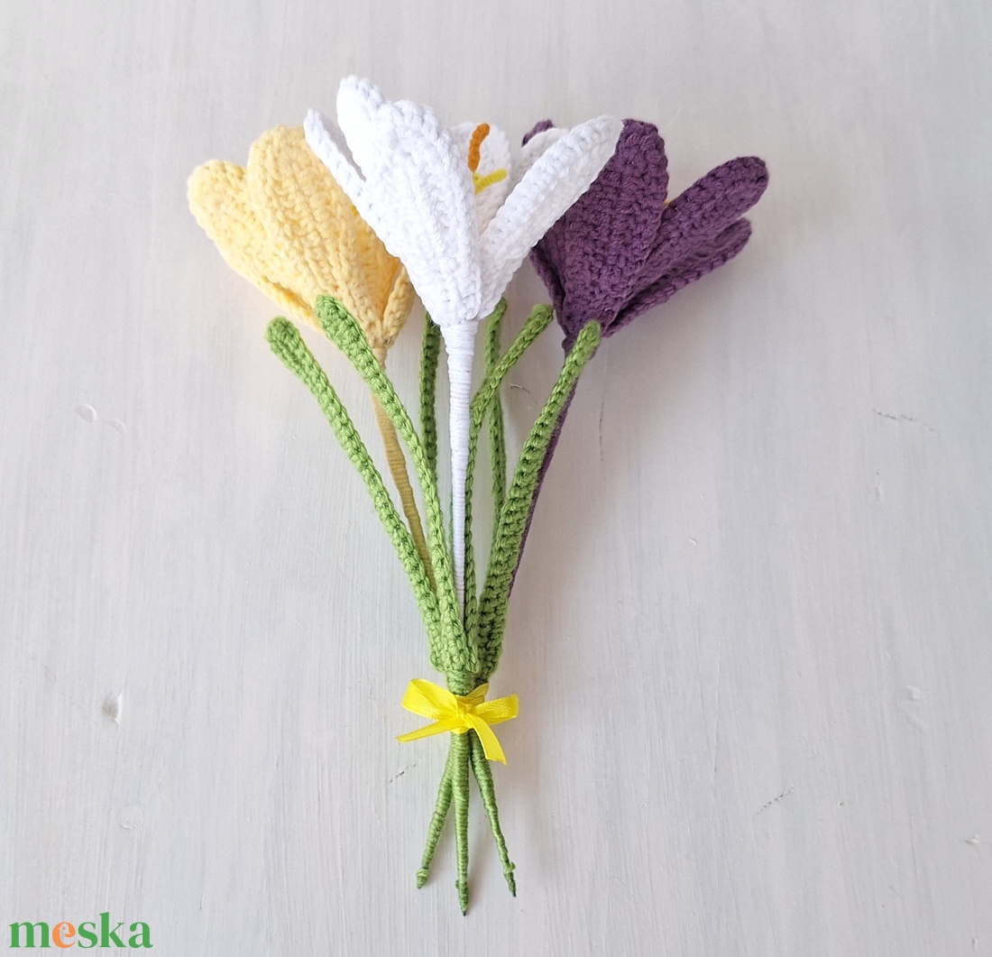 Horgolt krókusz csokor - otthon & életmód - virágdekoráció - virágok - szálas virág - Meska.hu