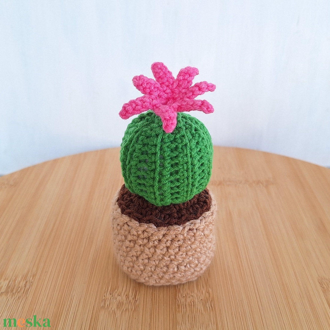 Horgolt gömbkaktusz cserépben virággal - otthon & életmód - dekoráció - dísztárgy - Meska.hu